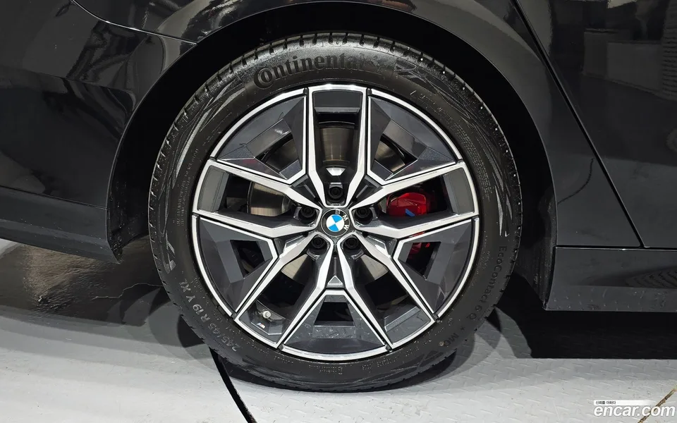 BMW 5 Series 520i 2025 — thumbnail 5