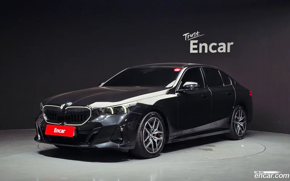 BMW 5 Series 520i 2025 — photo 1, buy with delivery to Moscow