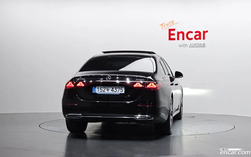 Mercedes-Benz E-Class E220d 4MATIC 2025 — thumbnail 4