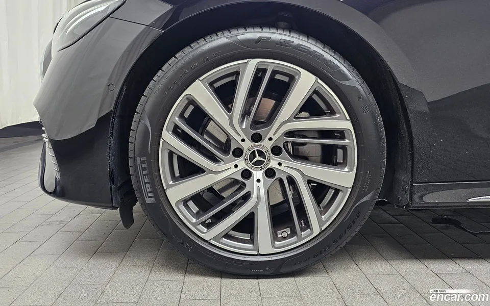 Mercedes-Benz E-Class E220d 4MATIC 2025 — thumbnail 5