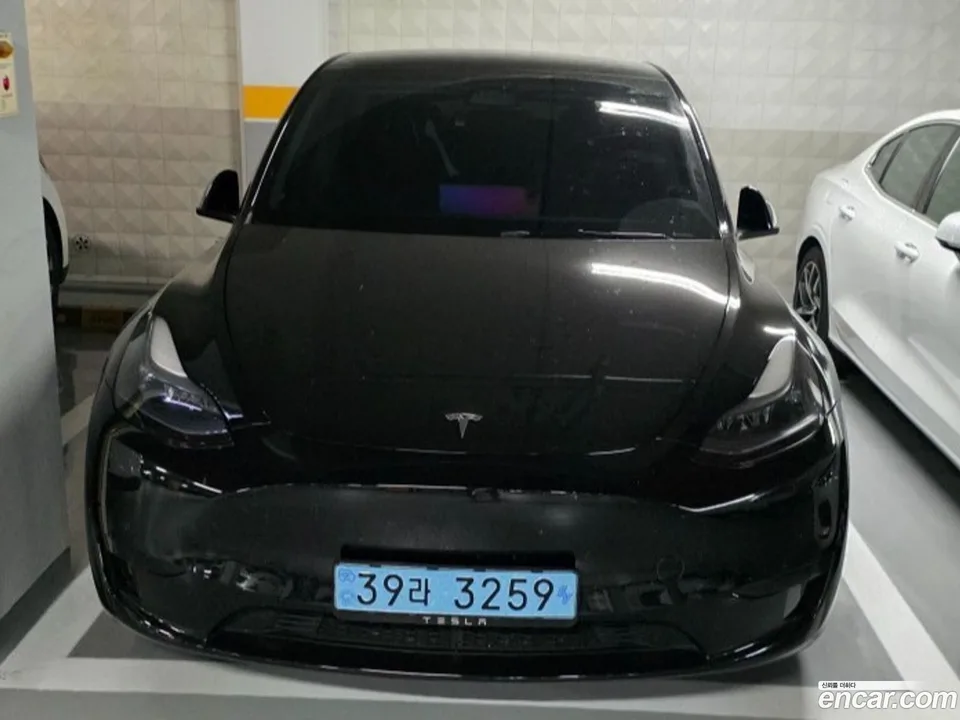 Tesla Model Y RWD 2023 — photo 1, buy with delivery to Moscow