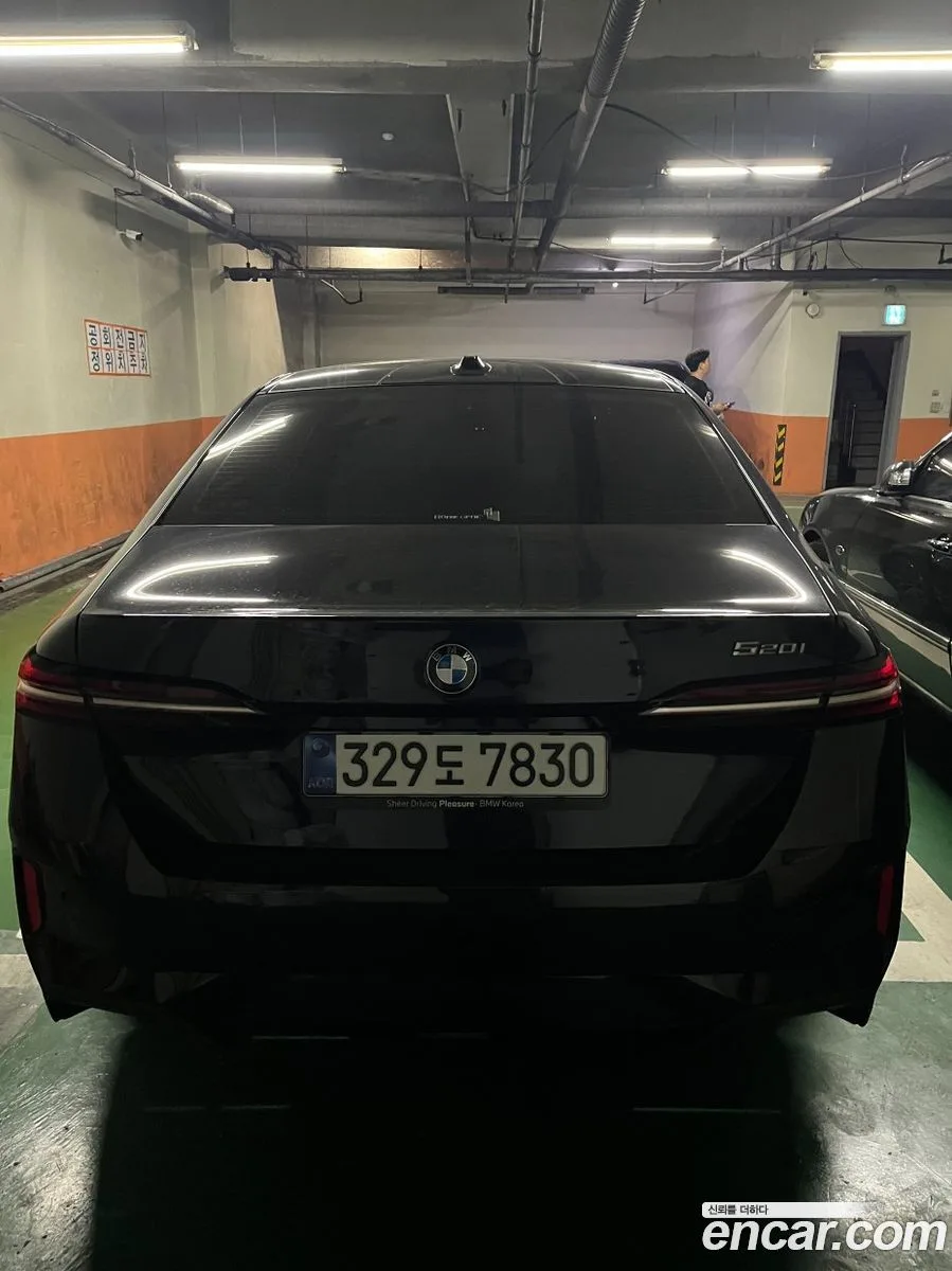 BMW 5 Series 520i M 2025 — thumbnail 2
