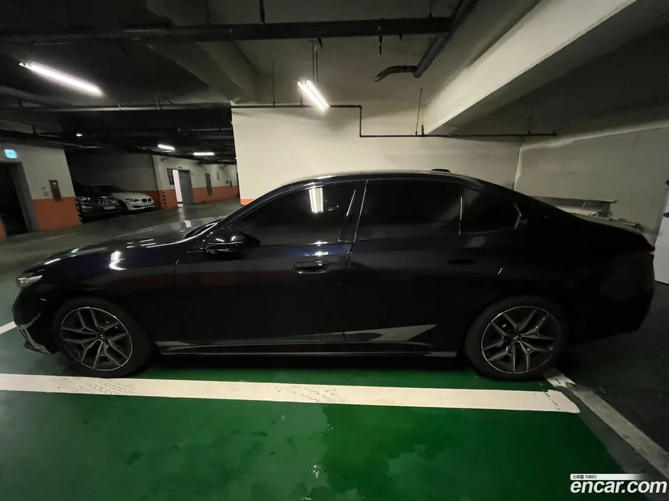 BMW 5 Series 520i M 2025 — thumbnail 4