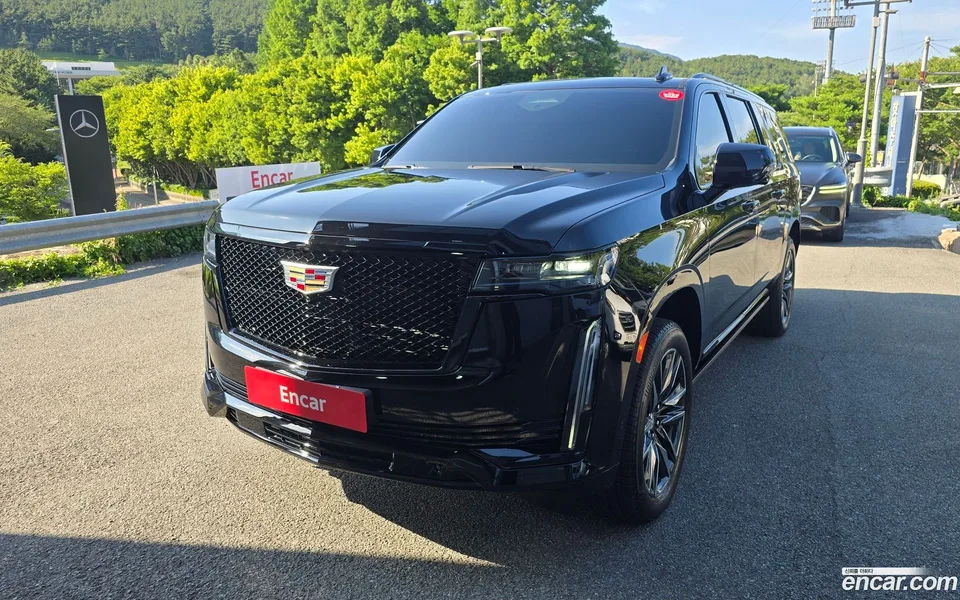 Cadillac Escalade 6.2 ESV 2023 — photo 1, buy with delivery to Moscow