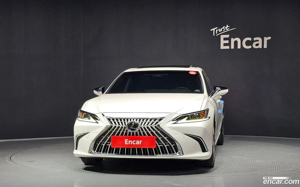 Lexus ES 300h 2025 — thumbnail 3