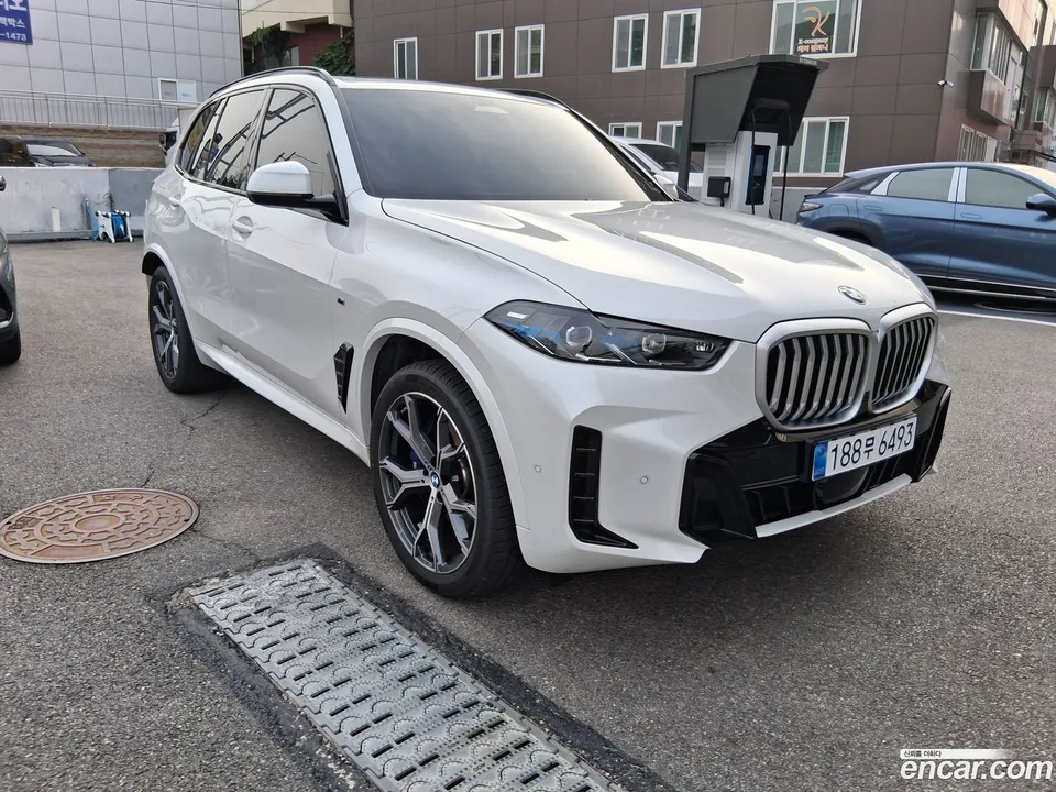 BMW X5 xDrive 40i M 2025 — photo 1, buy with delivery to Moscow