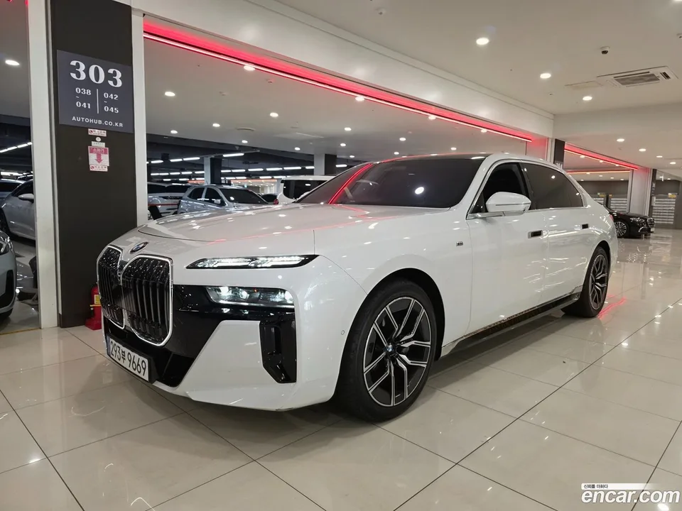 BMW 7 Series 740d xDrive M 2025 — photo 1, buy with delivery to Moscow