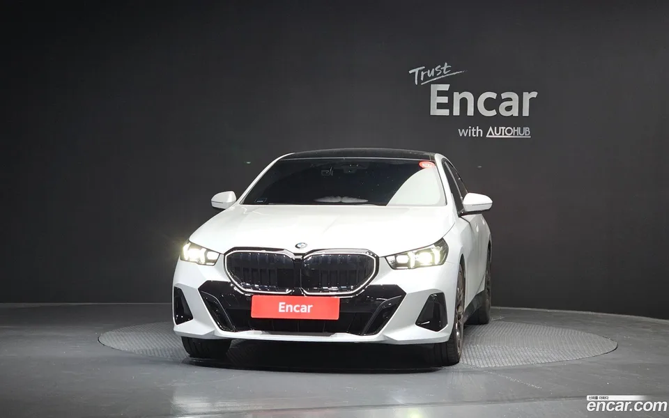 BMW 5 Series 530i xDrive M 2025 — thumbnail 3