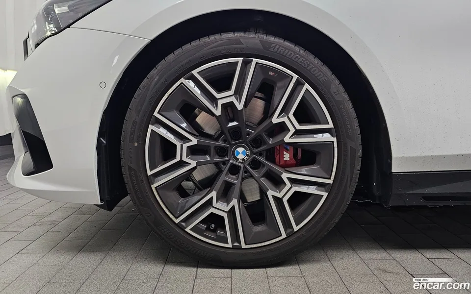 BMW 5 Series 530i xDrive M 2025 — thumbnail 5