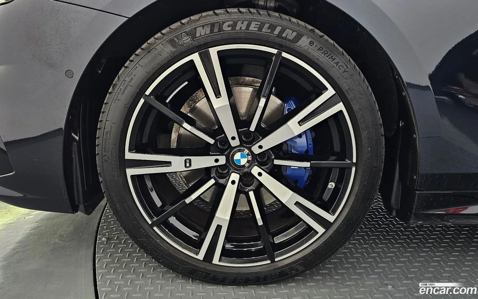 BMW 5 Series 530i xDrive M 2025 — thumbnail 2