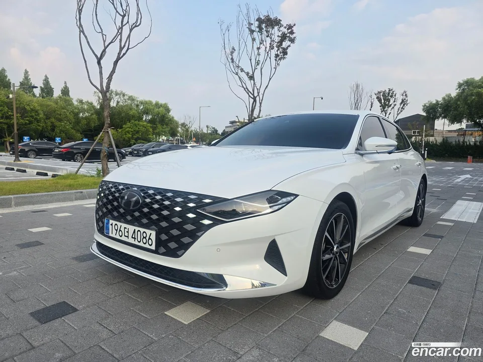 Hyundai Grandeur IG 2.5 2022 — photo 1, buy with delivery to Moscow