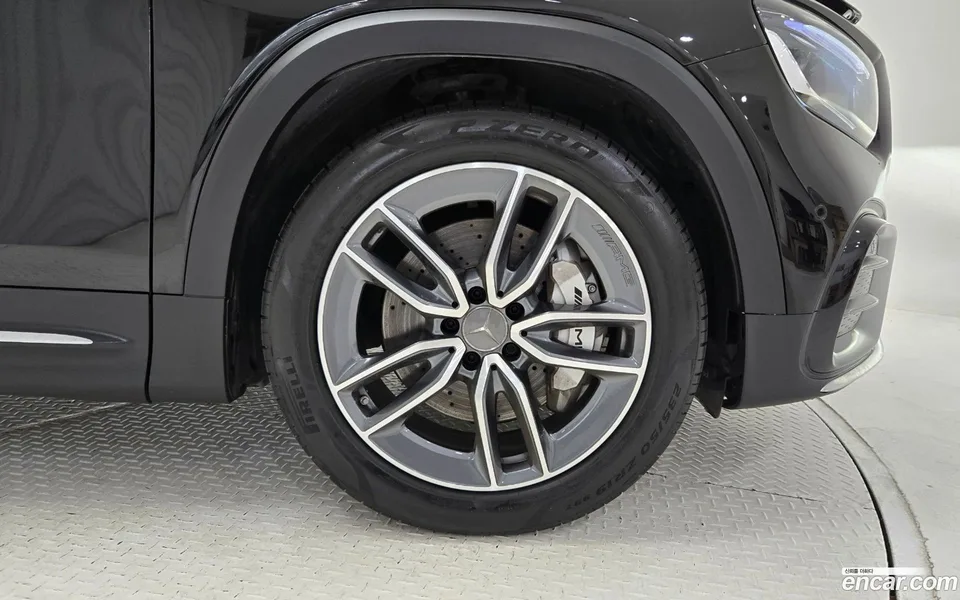 Mercedes-Benz GLB-Class AMG GLB35 4MATIC 2025 — thumbnail 5