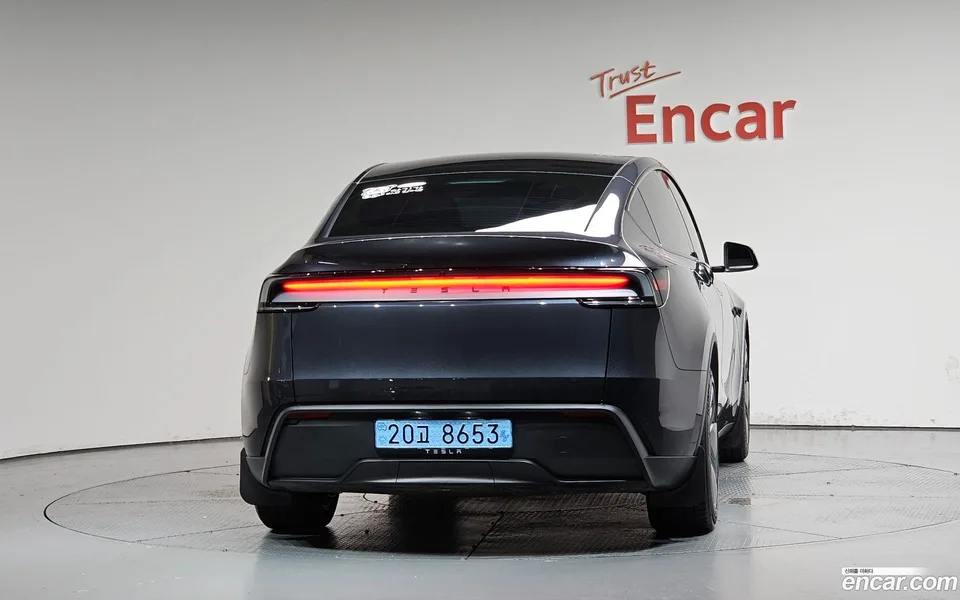 Tesla Model Y RWD 2025 — thumbnail 4
