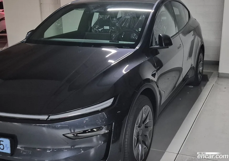 Tesla Model Y L AWD 2026 — thumbnail 3