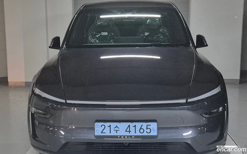Tesla Model Y L AWD 2026 — photo 1, buy with delivery to Moscow