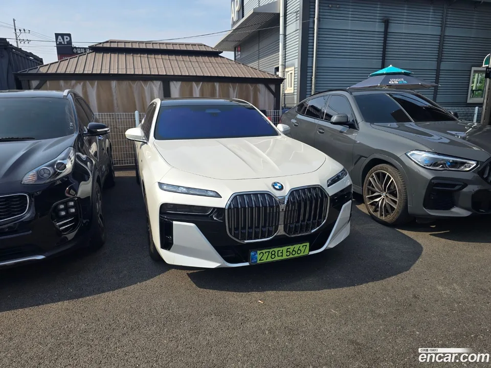 BMW 7 Series 740i xDrive M 2025 — photo 1, buy with delivery to Moscow
