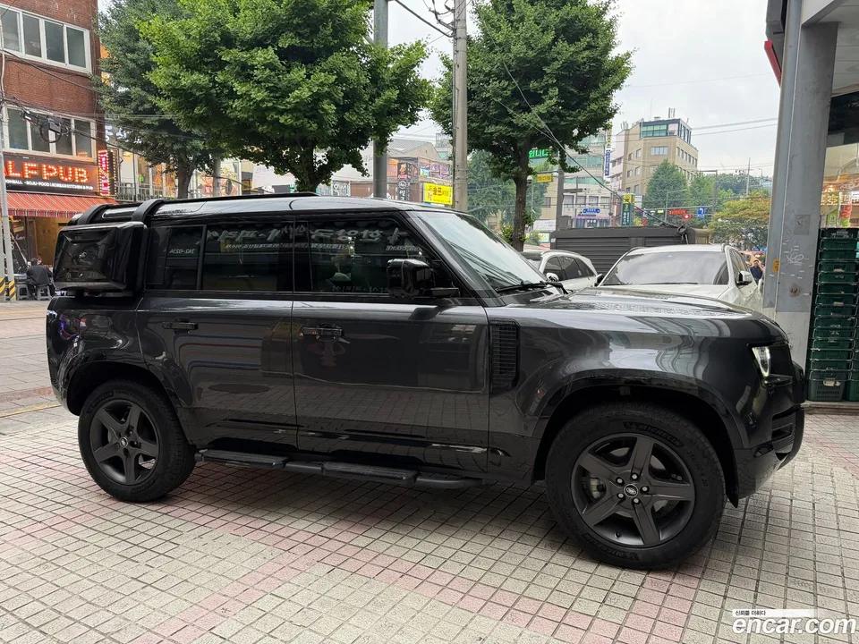 Land Rover Defender 110 P300 X- SE 2024 — thumbnail 4