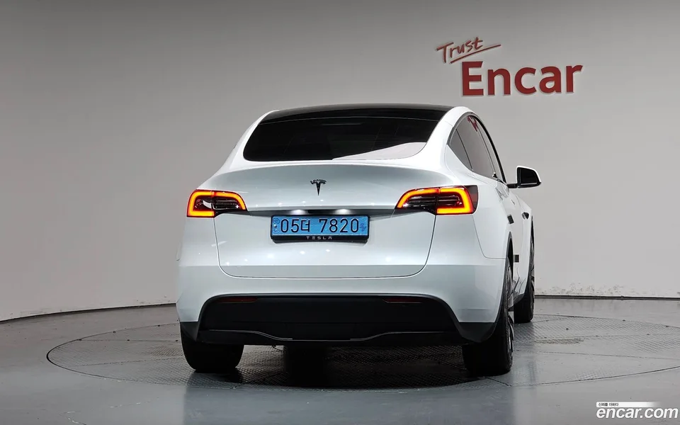 Tesla Model Y RWD 2024 — thumbnail 4