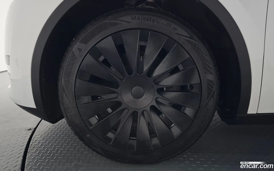 Tesla Model Y RWD 2024 — thumbnail 5