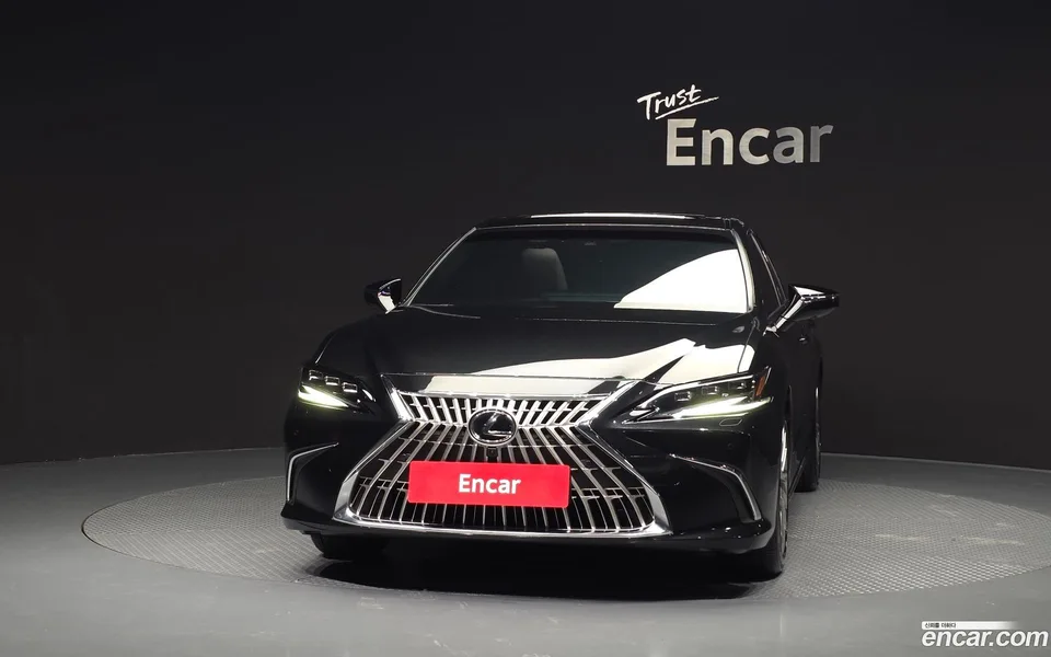 Lexus ES 300h 2025 — thumbnail 3