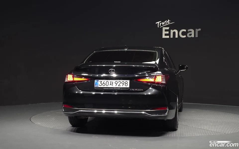 Lexus ES 300h 2025 — thumbnail 4