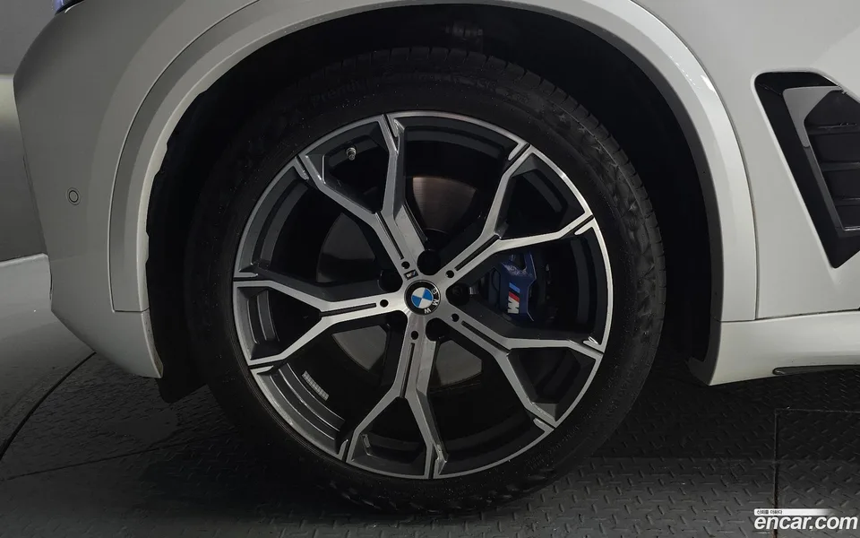 BMW X5 xDrive 40i M 2025 — thumbnail 2