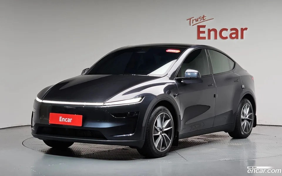 Tesla Model Y AWD 2025 — photo 1, buy with delivery to Moscow