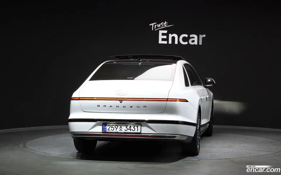 Hyundai Grandeur Hybrid 2023 — thumbnail 4