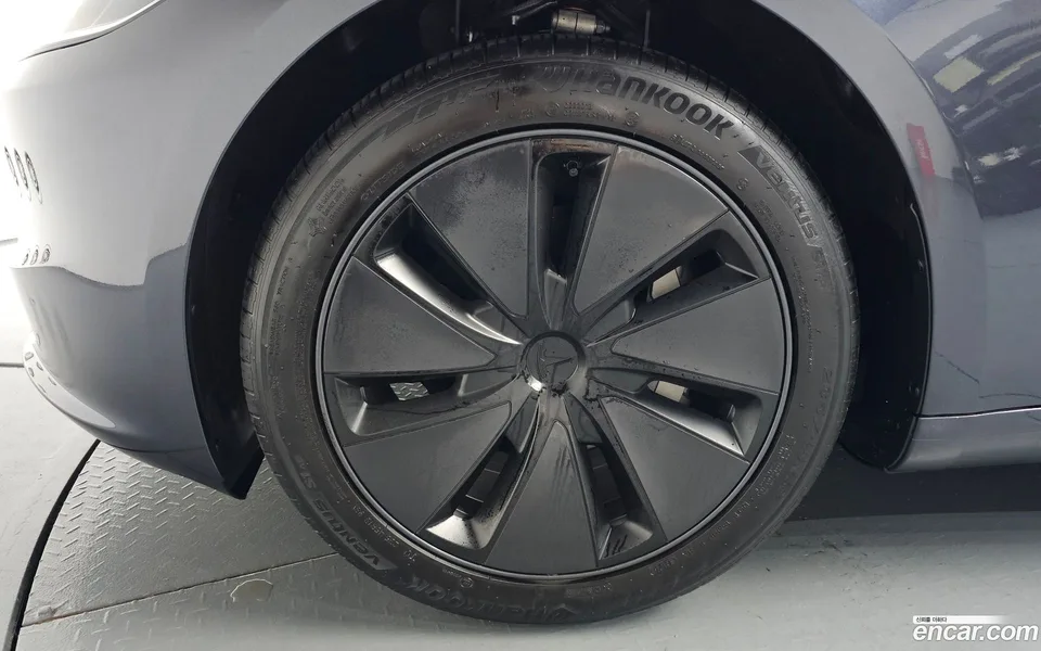 Tesla Model 3 RWD 2025 — thumbnail 2