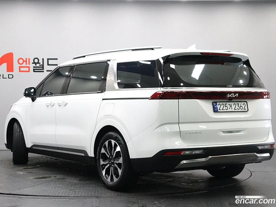 Kia Carnival 7 2023 — thumbnail 4
