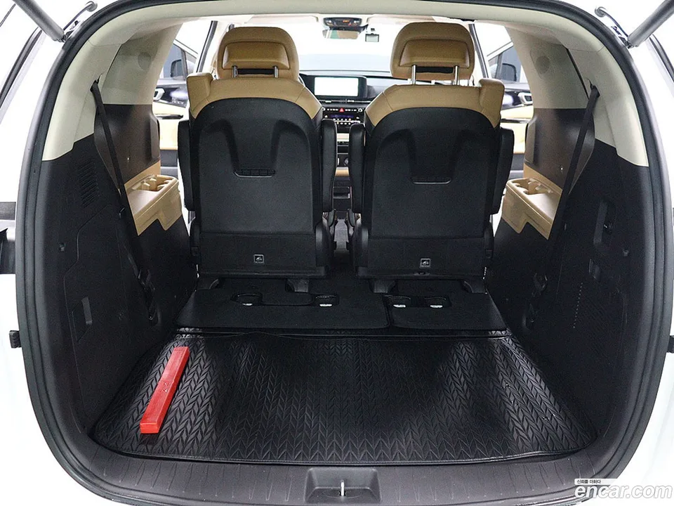 Kia Carnival 7 2023 — thumbnail 5