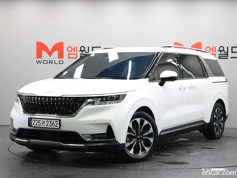 Kia Carnival 7 2023 — photo 1, buy with delivery to Moscow