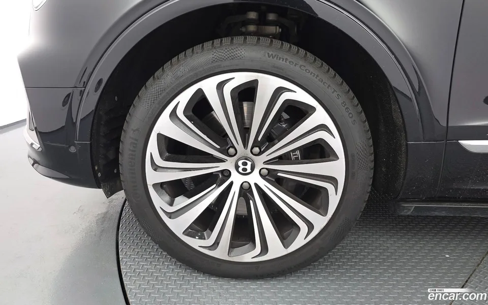 Bentley Bentayga 4.0 V8 2023 — thumbnail 2