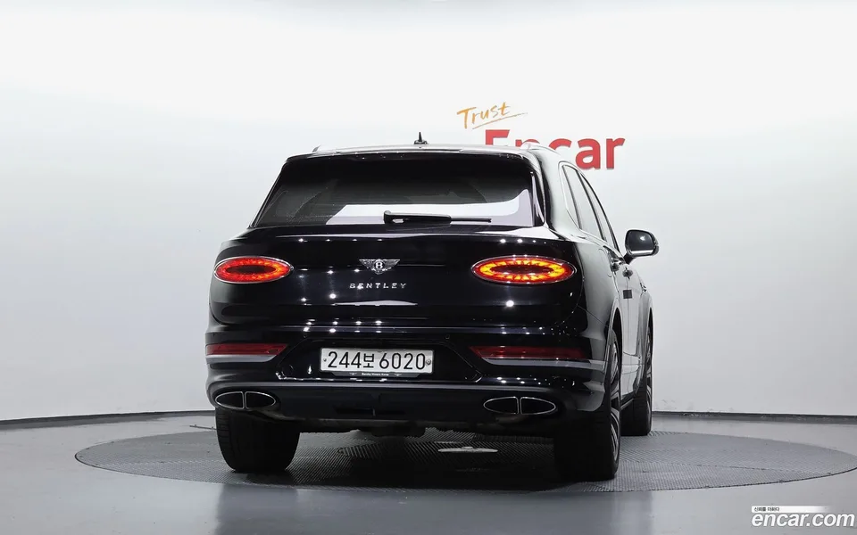 Bentley Bentayga 4.0 V8 2023 — thumbnail 4