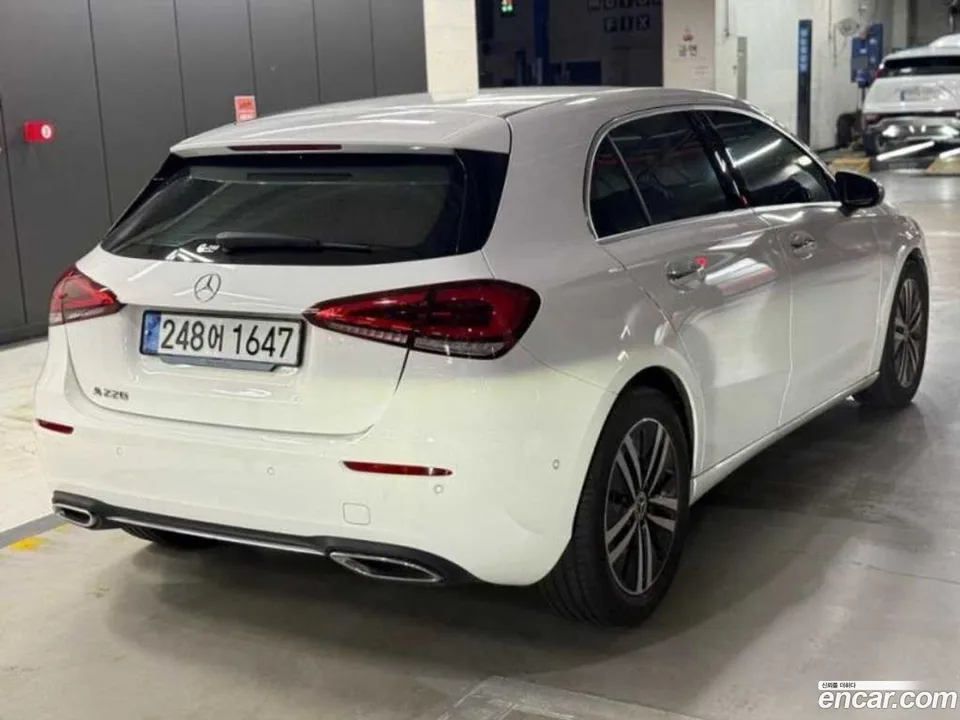 Mercedes-Benz A-Class A220 2023 — thumbnail 4