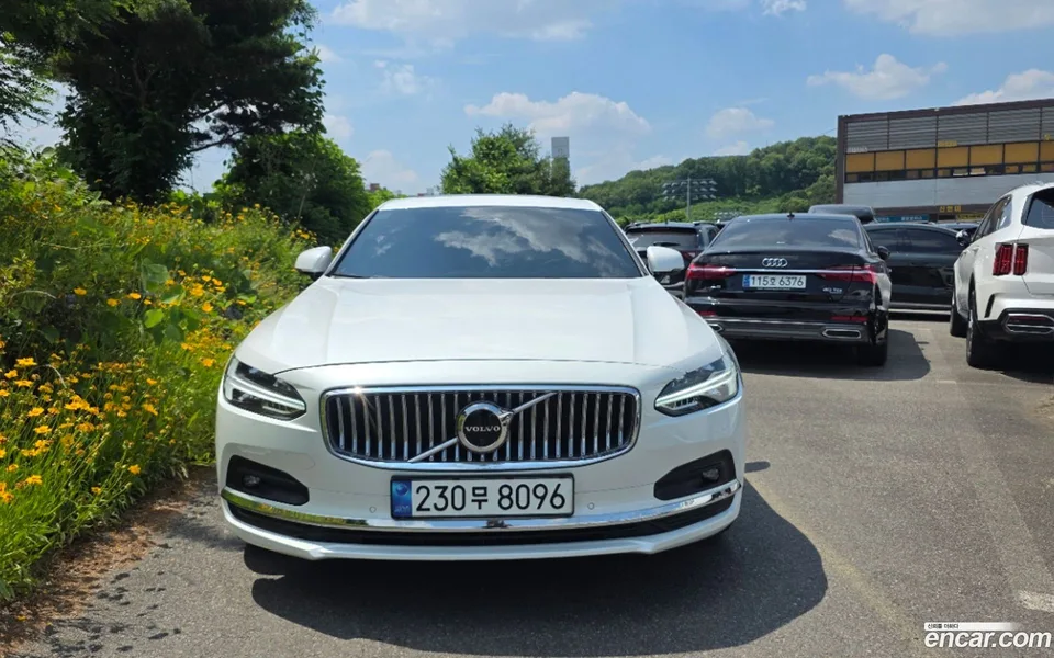 Volvo S90 B5 2023 — photo 1, buy with delivery to Moscow