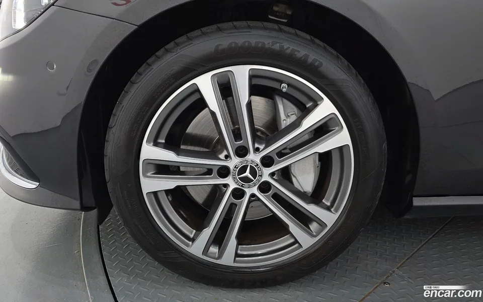 Mercedes-Benz E-Class E350 4MATIC 2022 — thumbnail 2