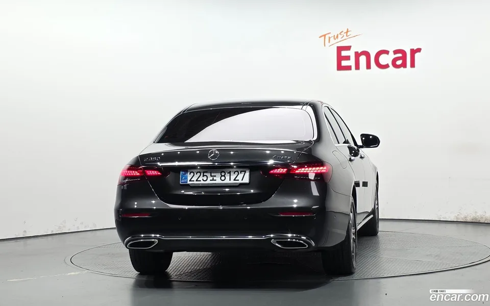 Mercedes-Benz E-Class E350 4MATIC 2022 — thumbnail 4