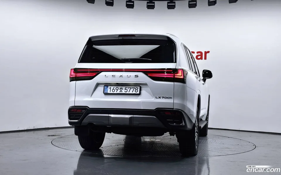 Lexus LX 700h 2025 — thumbnail 4