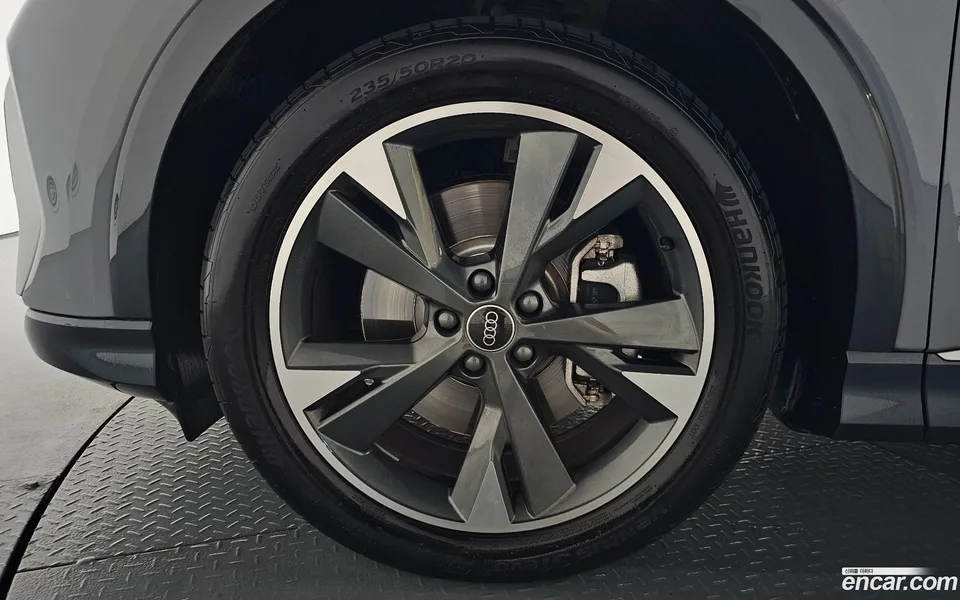 Audi Q4 e-tron 40 2023 — thumbnail 5