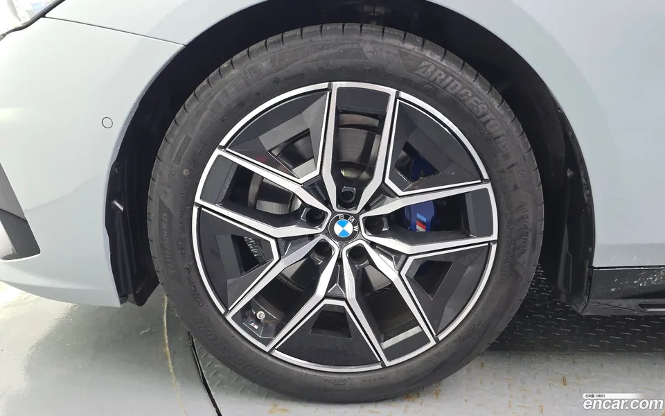 BMW 5 Series 520i M 2024 — thumbnail 2