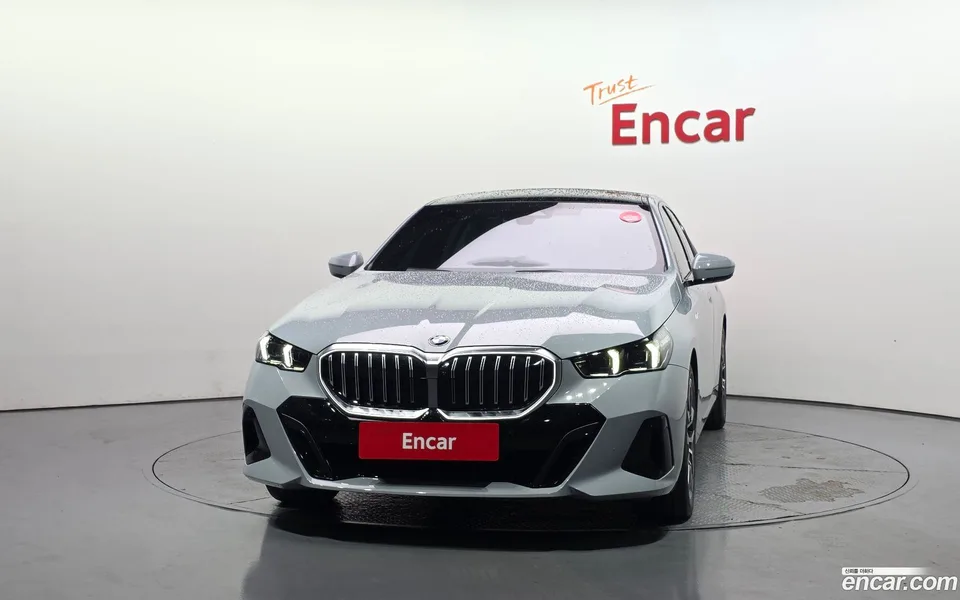 BMW 5 Series 520i M 2024 — thumbnail 3