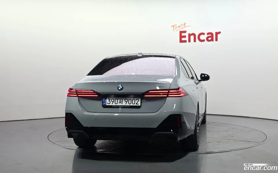 BMW 5 Series 520i M 2024 — thumbnail 4