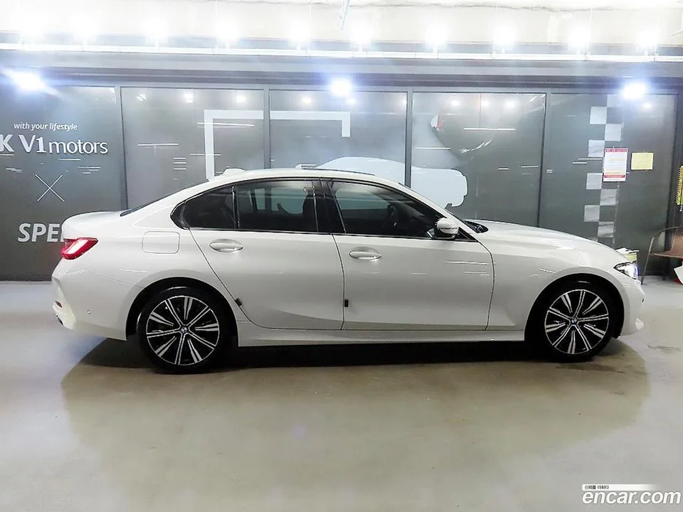 BMW 3 Series 320d 2025 — thumbnail 3