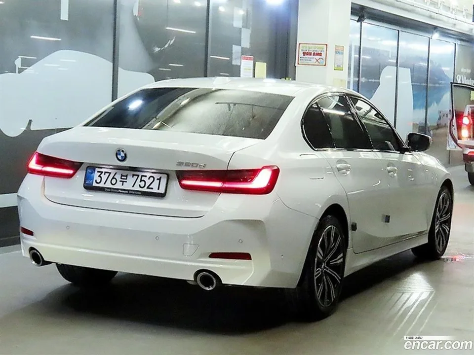 BMW 3 Series 320d 2025 — thumbnail 4