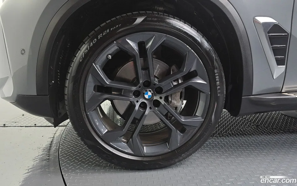 BMW X5 xDrive 40i xLine 2023 — thumbnail 2