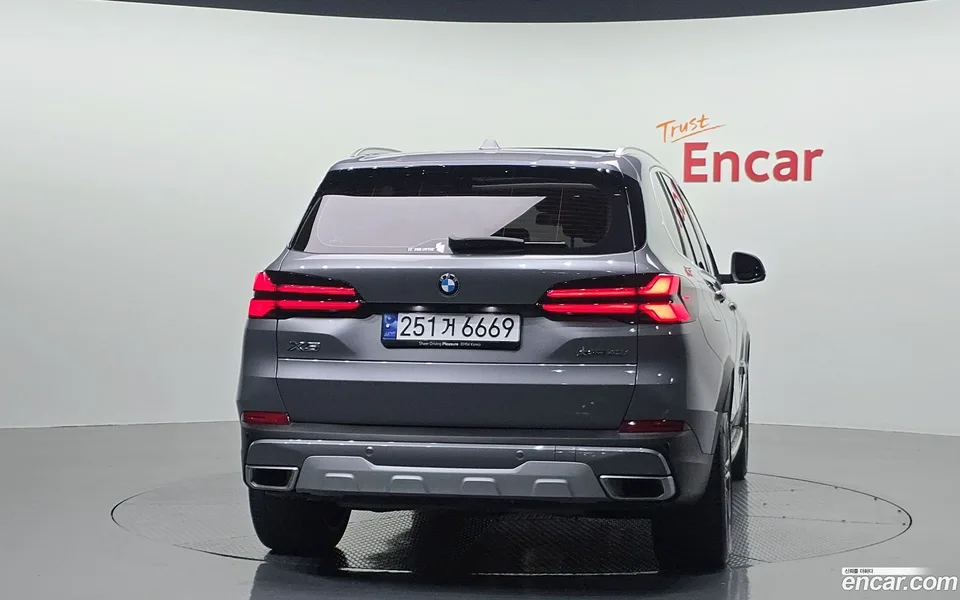 BMW X5 xDrive 40i xLine 2023 — thumbnail 4