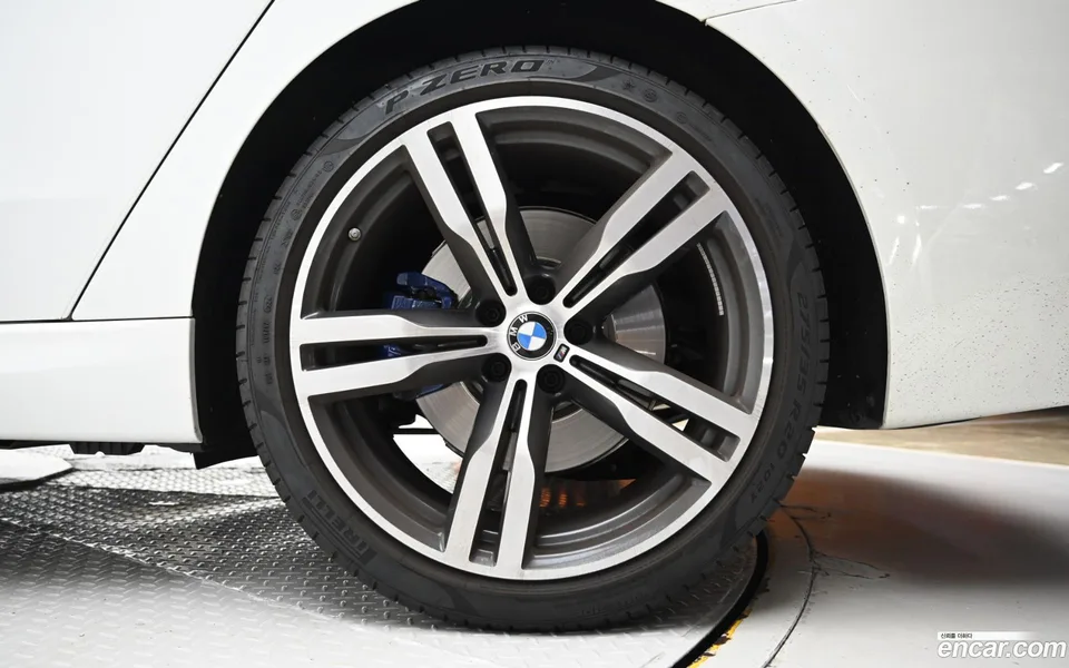 BMW 6 Series GT 630i xDrive M 2024 — thumbnail 2