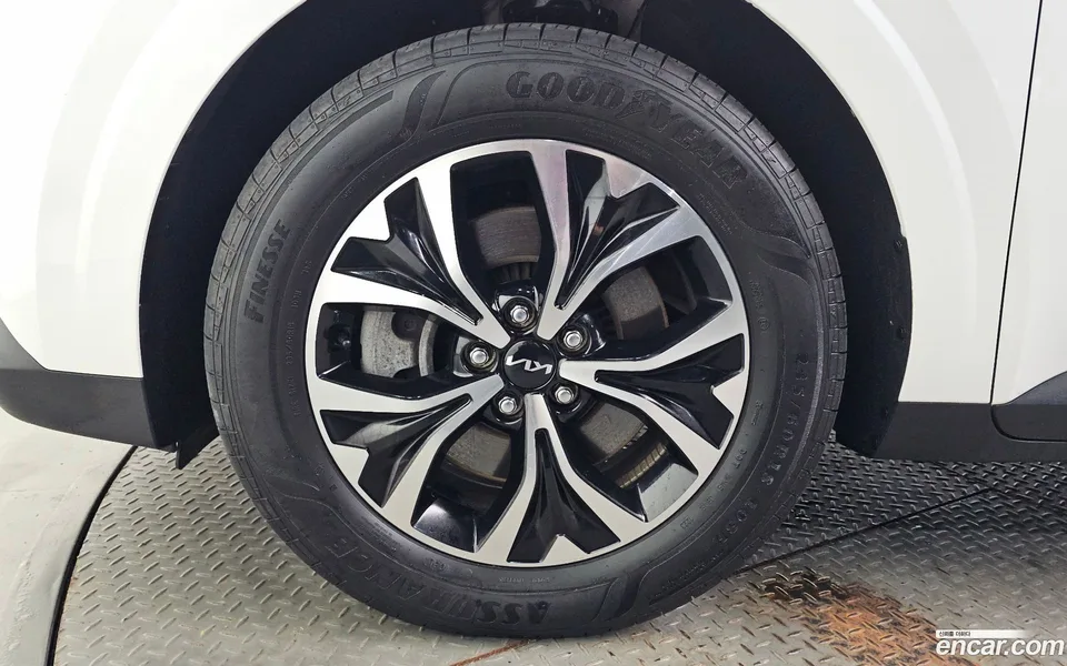 Kia Carnival 9 2023 — thumbnail 2