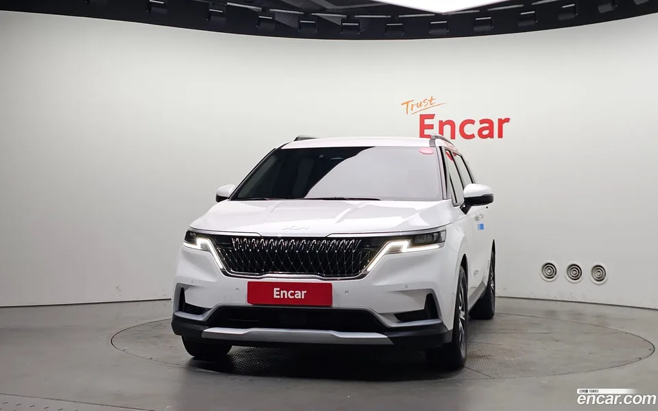 Kia Carnival 9 2023 — thumbnail 3